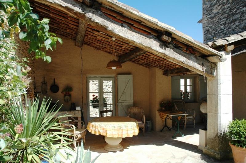 Luberon, 17th century house on three levels which has been renovated with quality materials